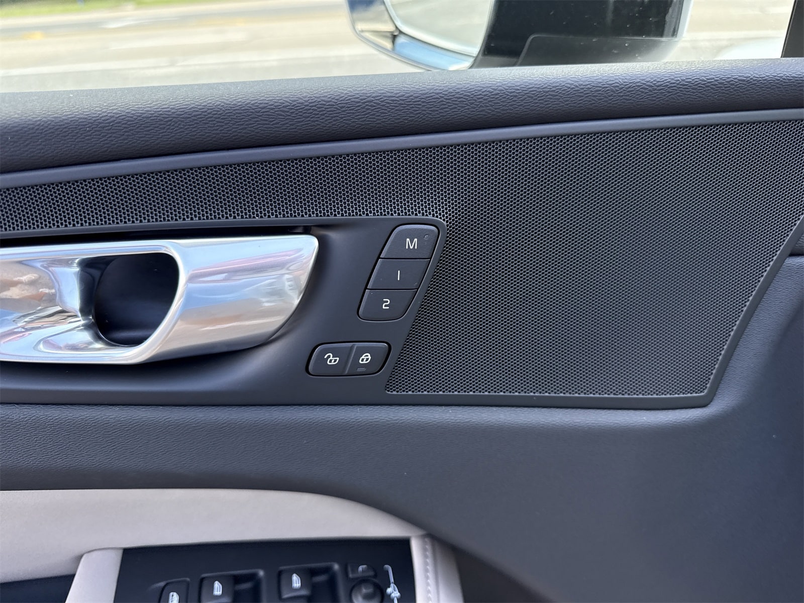 2026 Volvo XC60 Plus - Photo 12