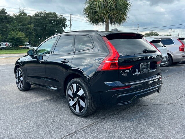 2025 Volvo XC60 T8 Plus photo 3