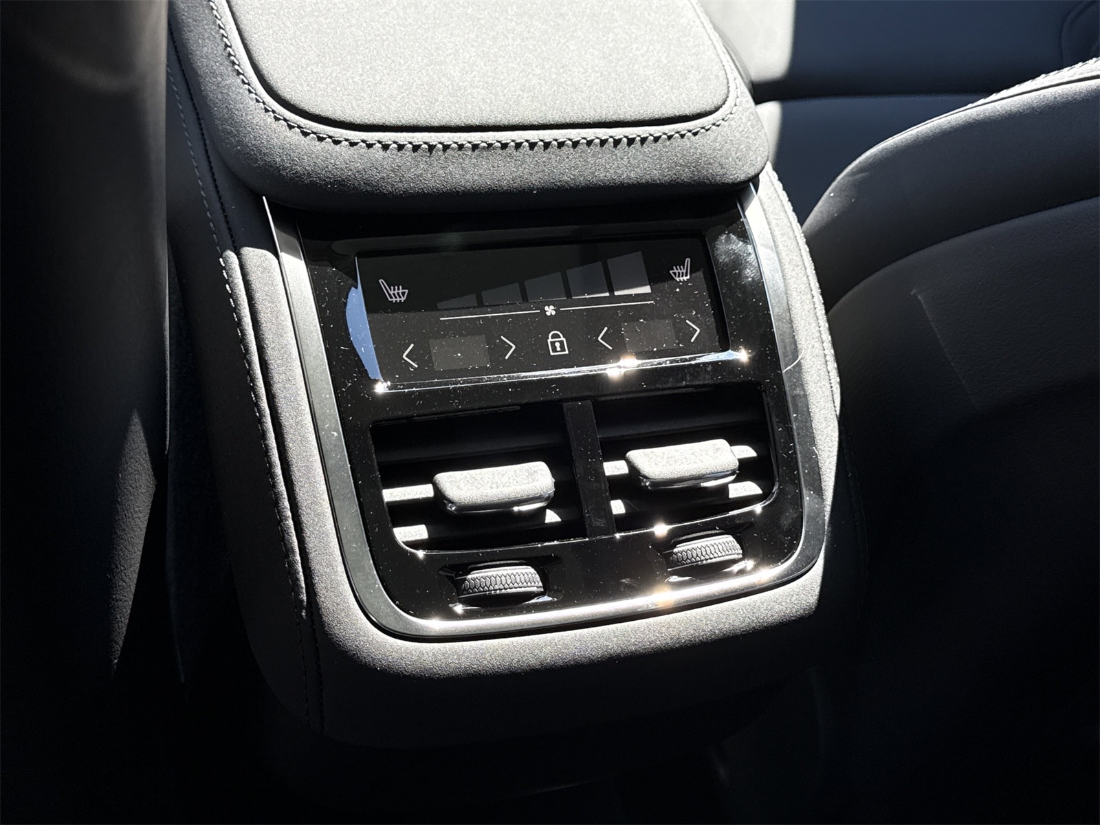 2026 Volvo XC90 Plus - Photo 16