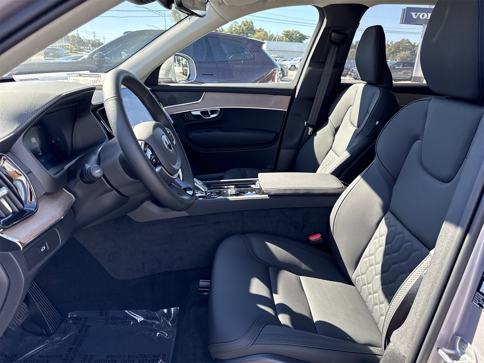 2026 Volvo XC90 Plus - Photo 10