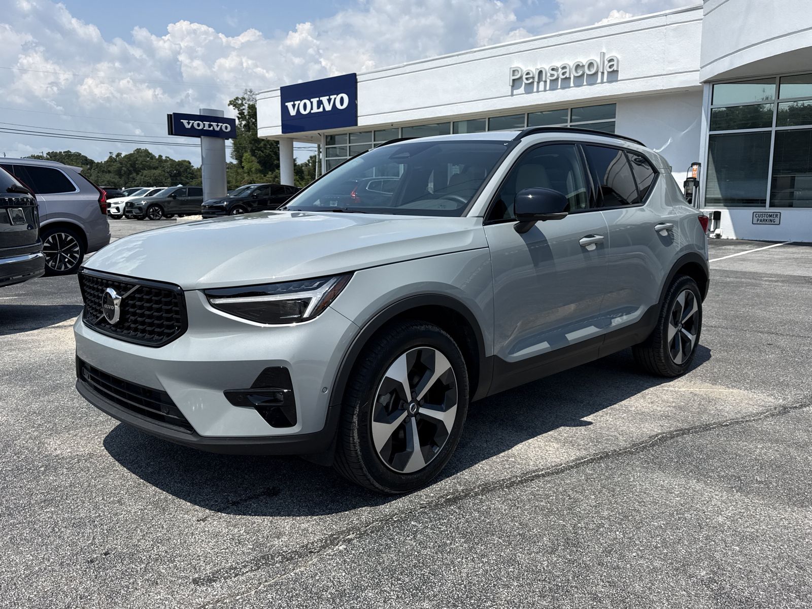 Gray (Vapour Grey) 2026 Volvo XC40 SUV / Crossover All-Wheel Drive 8-Speed Automatic