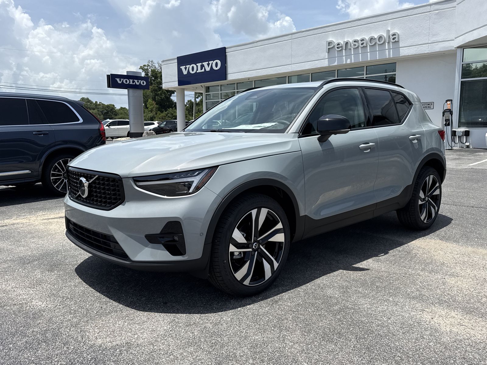 2026 Volvo XC40 SUV 