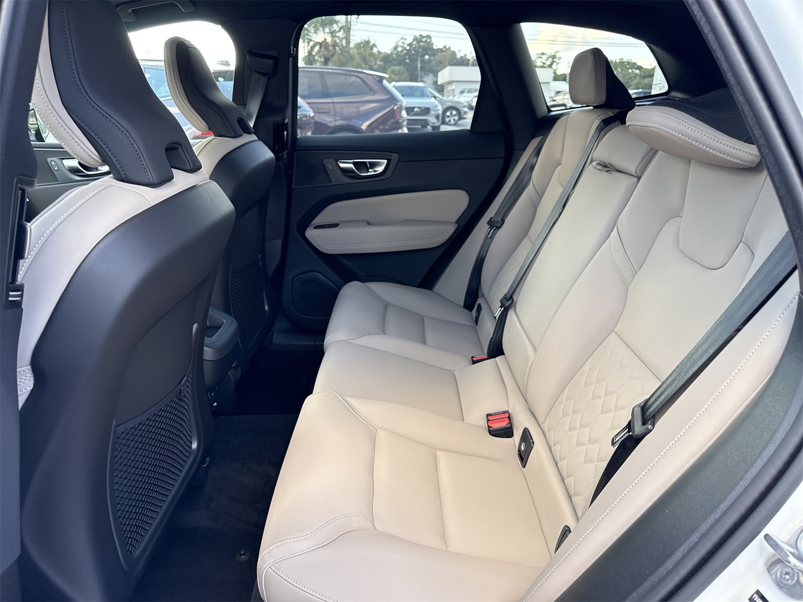 2026 Volvo XC60 Plus - Photo 13