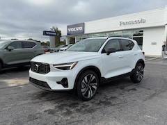 2025 Volvo XC40 B5 Plus Dark Theme SUV