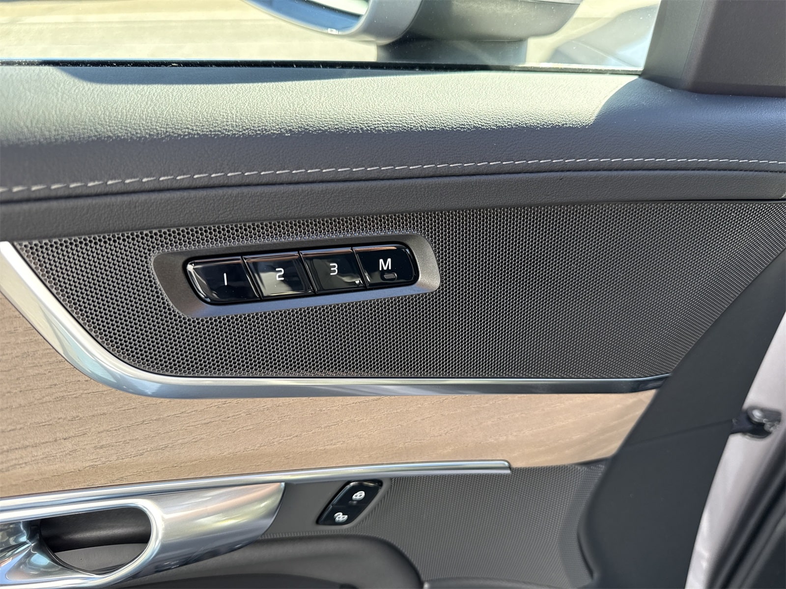 2026 Volvo XC90 Plus - Photo 11