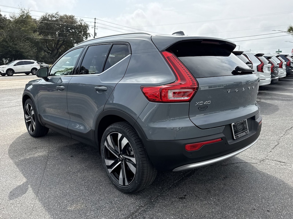 Used 2023 Volvo XC40 B5 AWD Plus Bright SUV