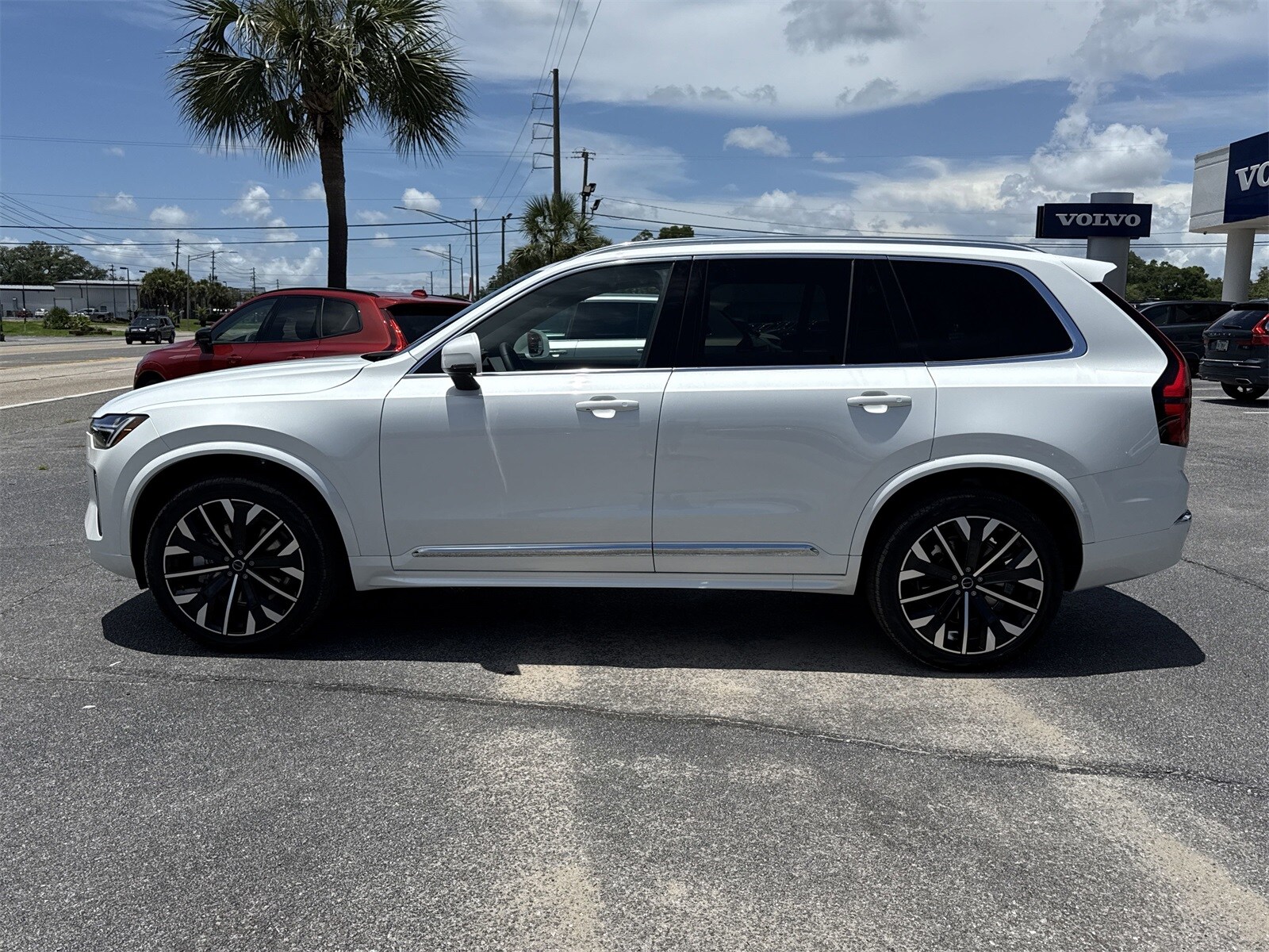 2026 Volvo XC90 Core photo 2