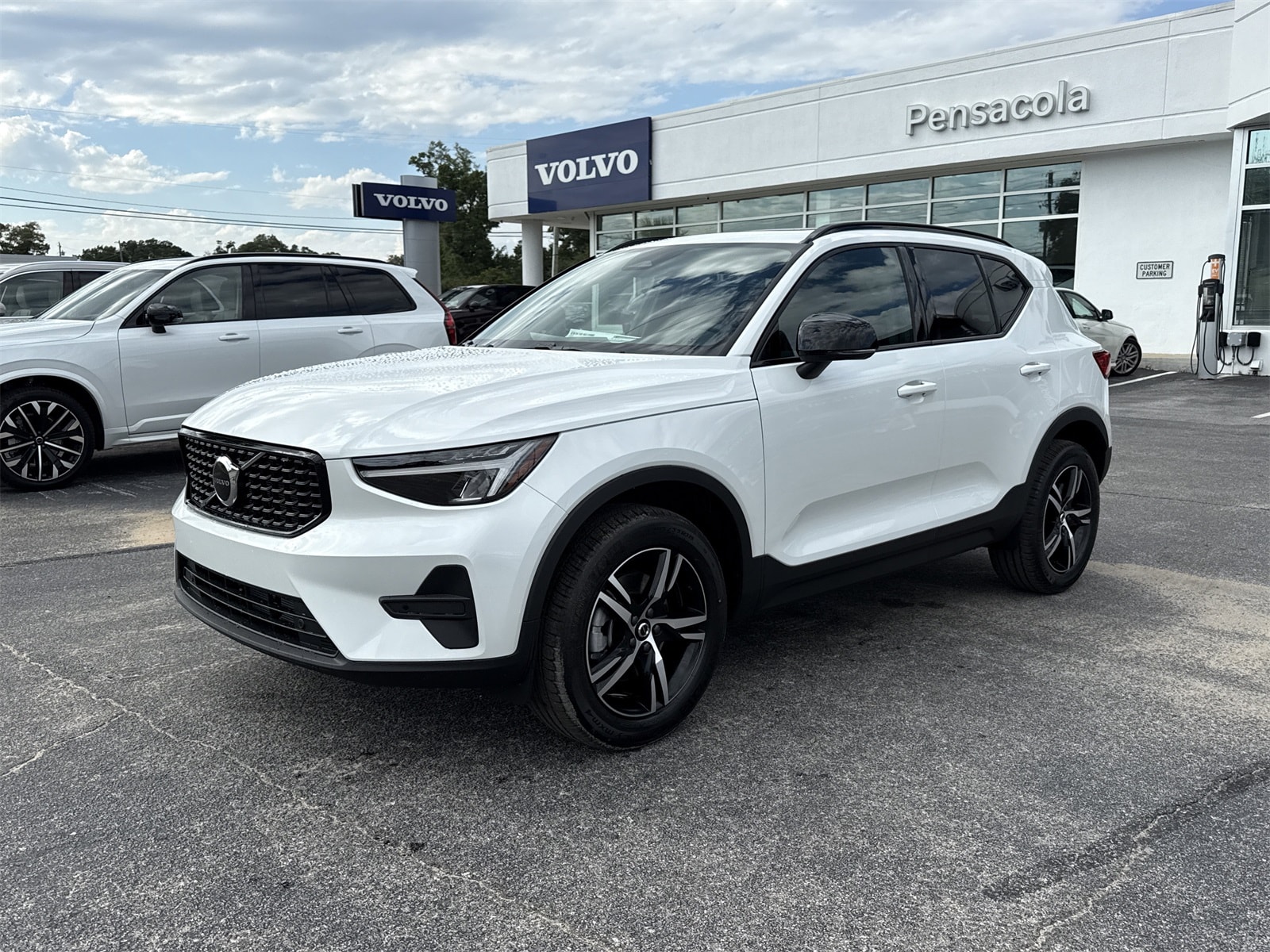 2026 Volvo XC40 SUV 