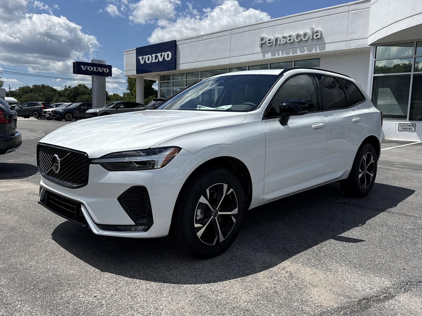 2026 Volvo XC60 B5 Core Dark AWD's photo