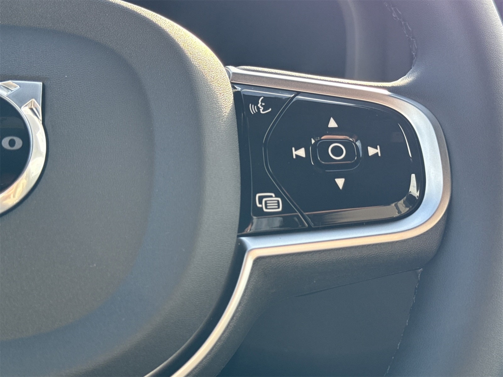 2026 Volvo XC60 Plus - Photo 23
