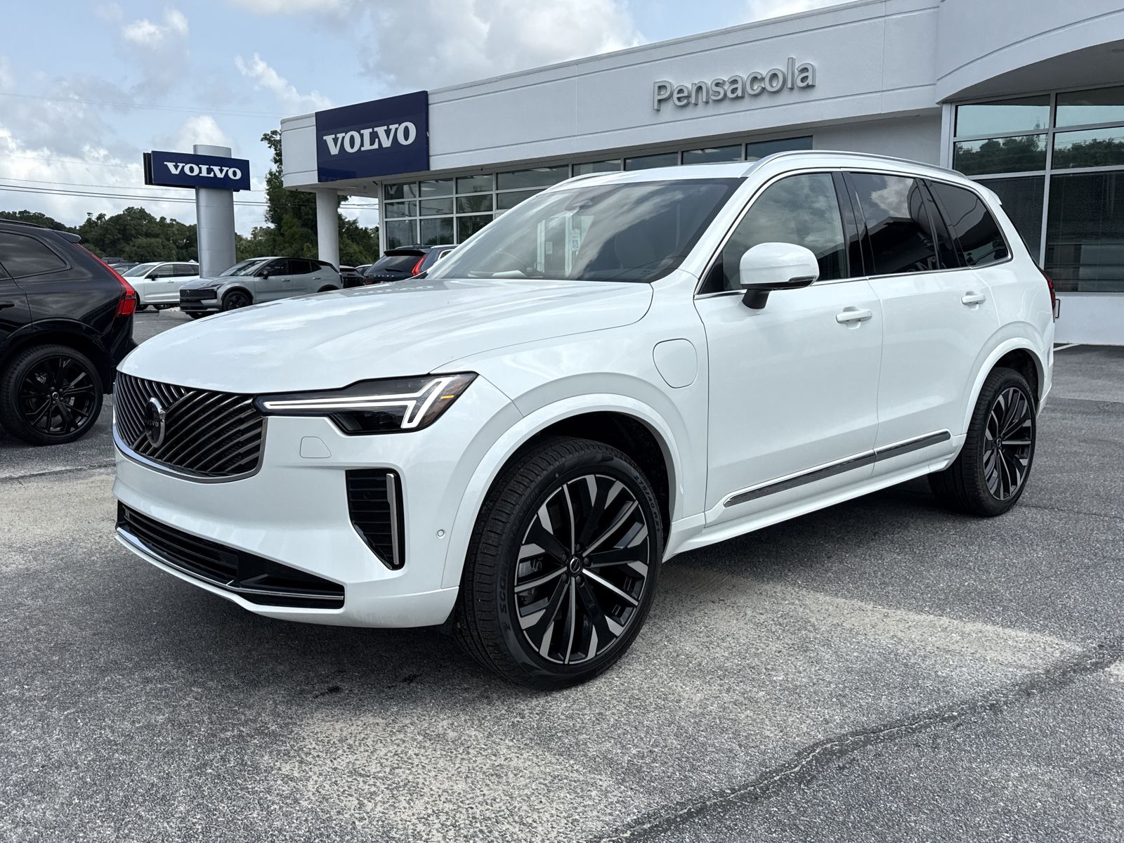 2026 Volvo XC90 T8 Recharge Plus Bright 7-Seat 4WD's photo