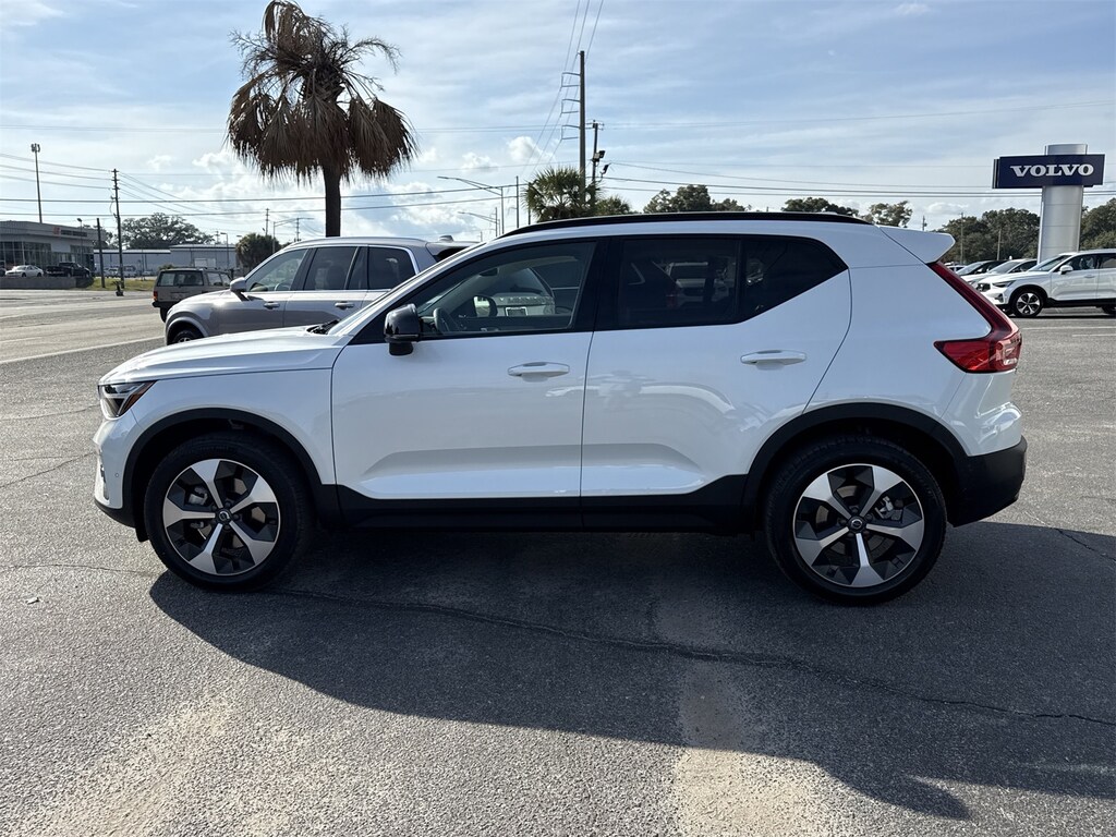 New 2026 Volvo XC40 B4 Plus SUV