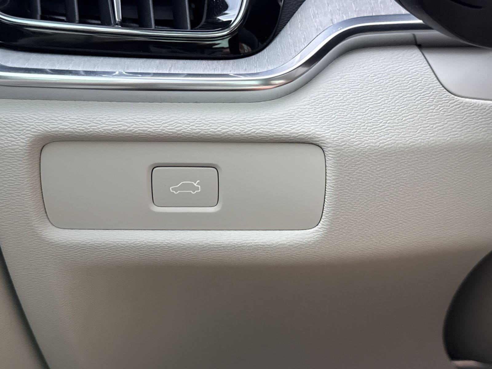 2026 Volvo V60 Cross Country Plus - Photo 18