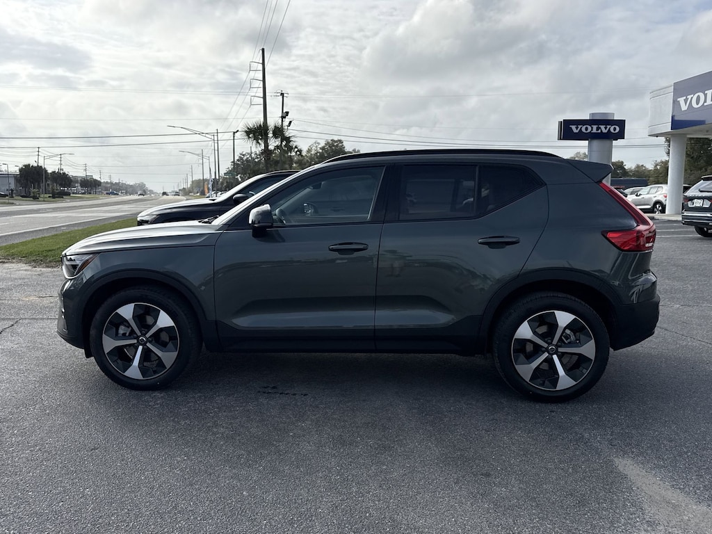 New 2026 Volvo XC40 B5 Plus SUV