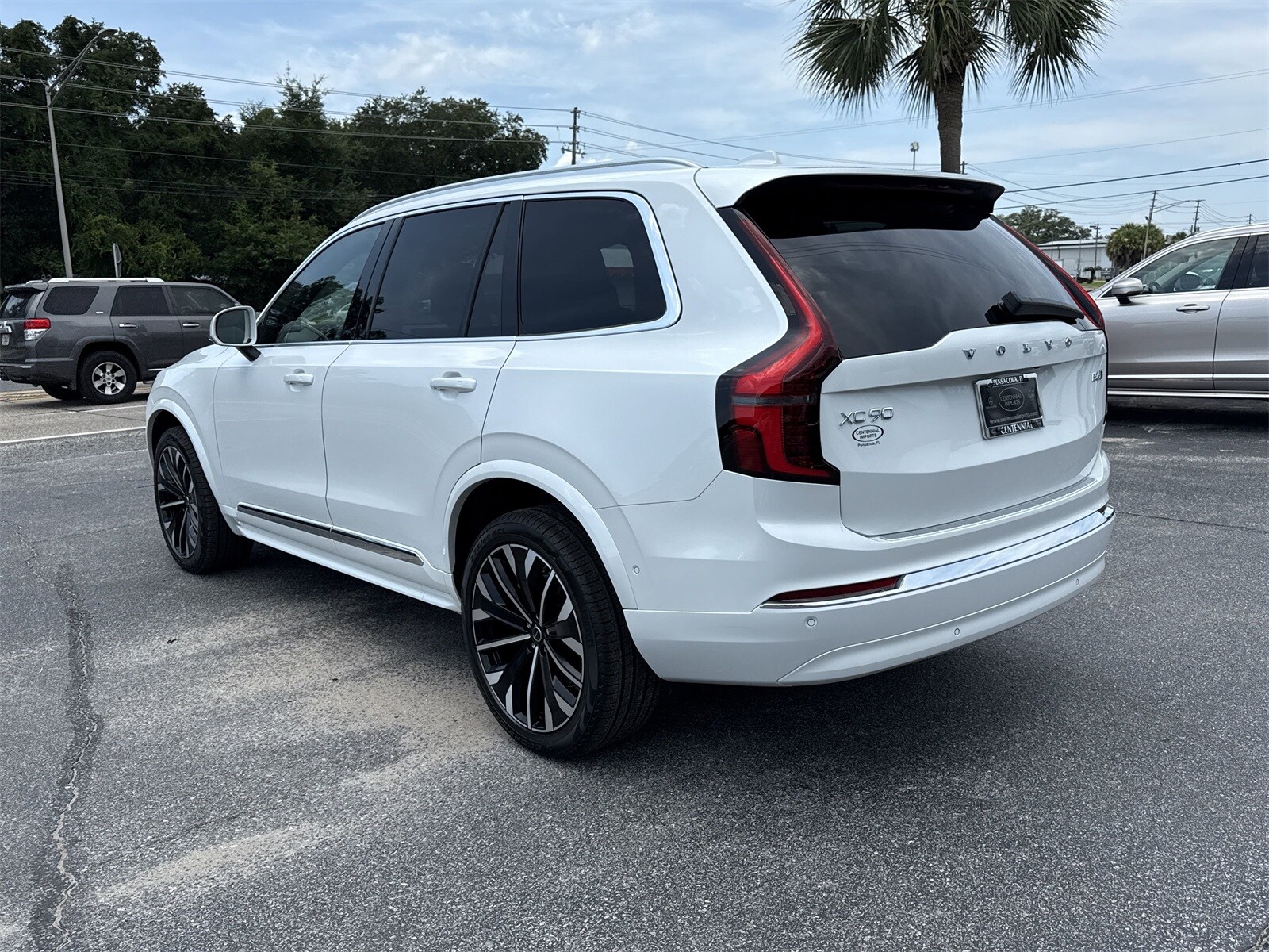 2026 Volvo XC90 Plus photo 3