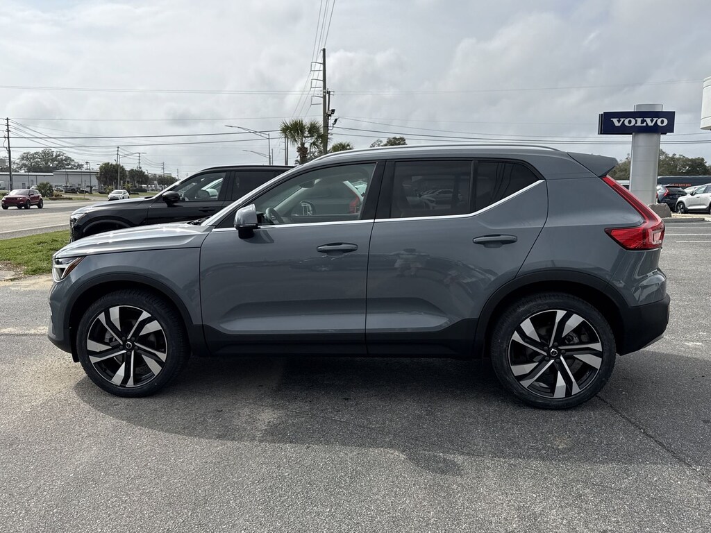 Used 2023 Volvo XC40 B5 AWD Plus Bright SUV