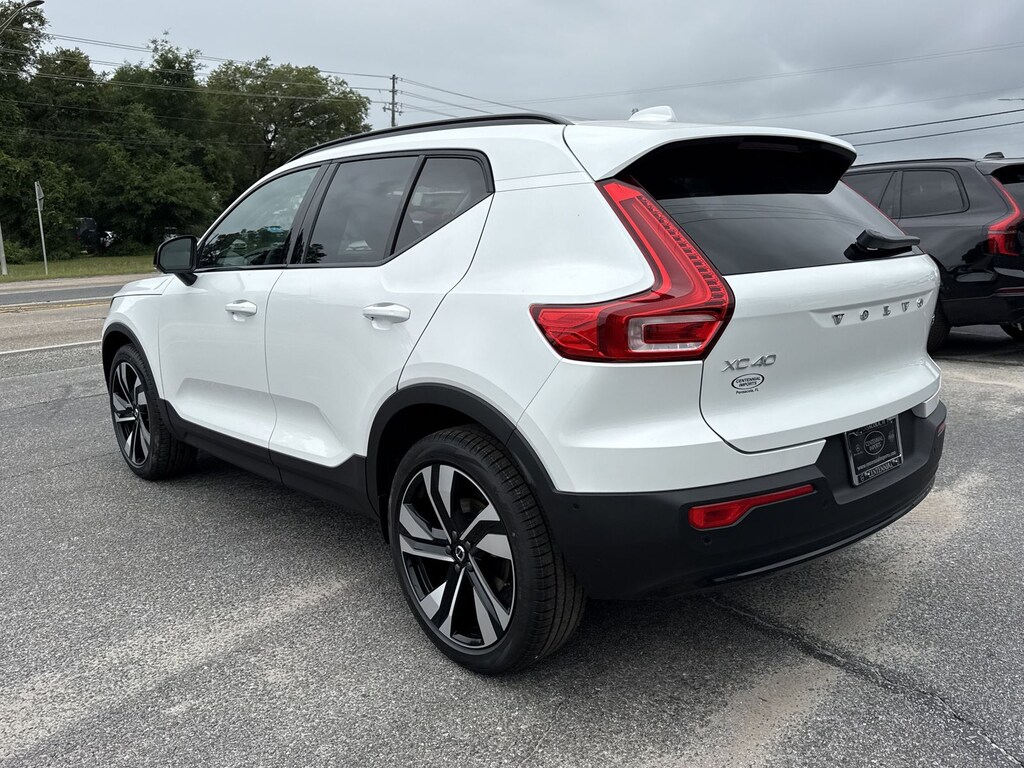 New 2026 Volvo XC40 B5 Plus SUV