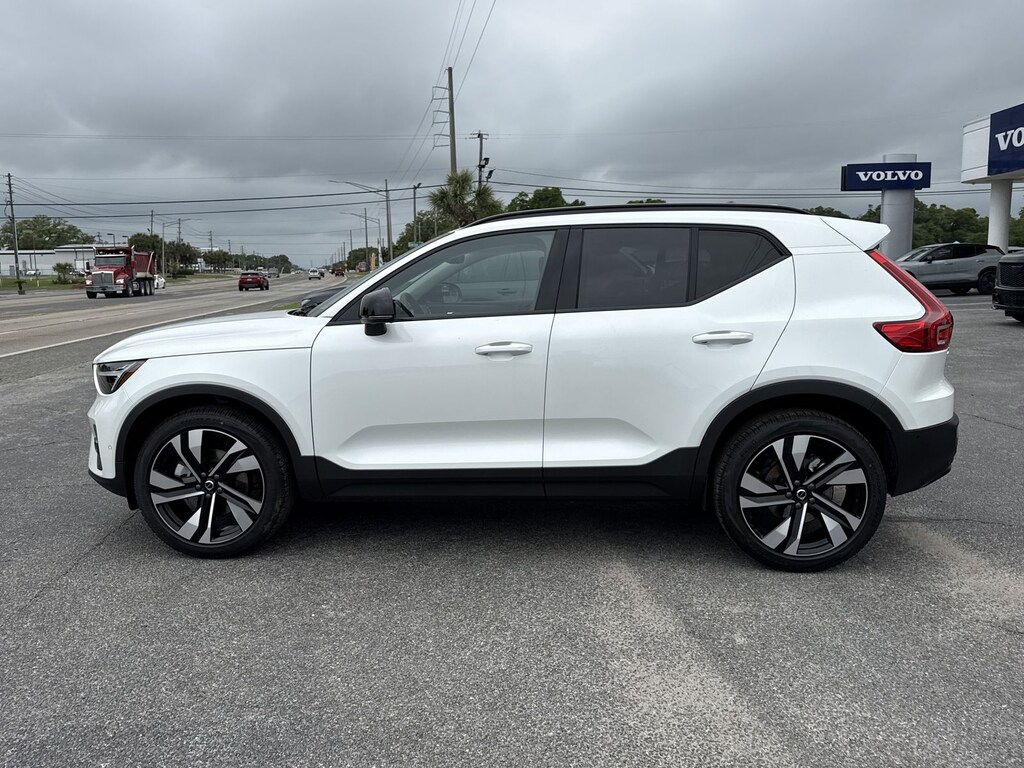 New 2026 Volvo XC40 B5 Plus SUV