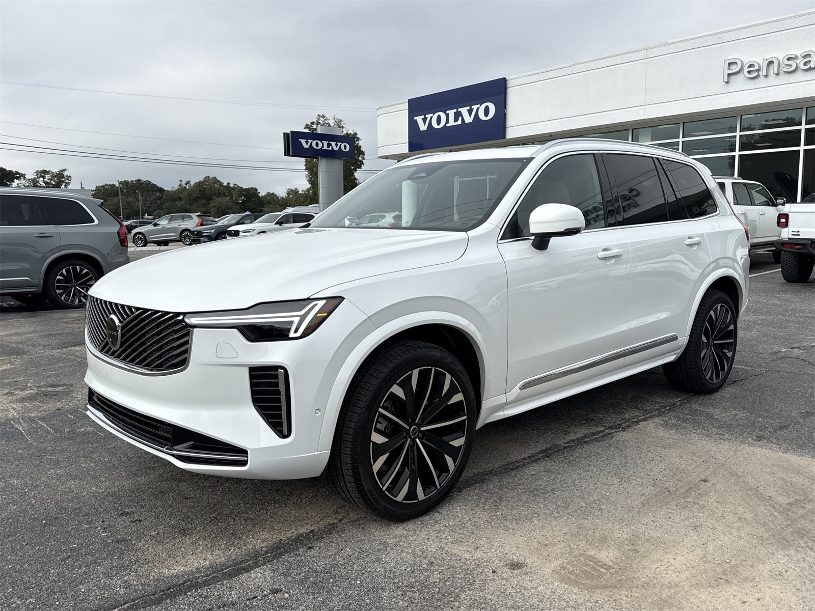 2026 Volvo XC90 Plus's photo