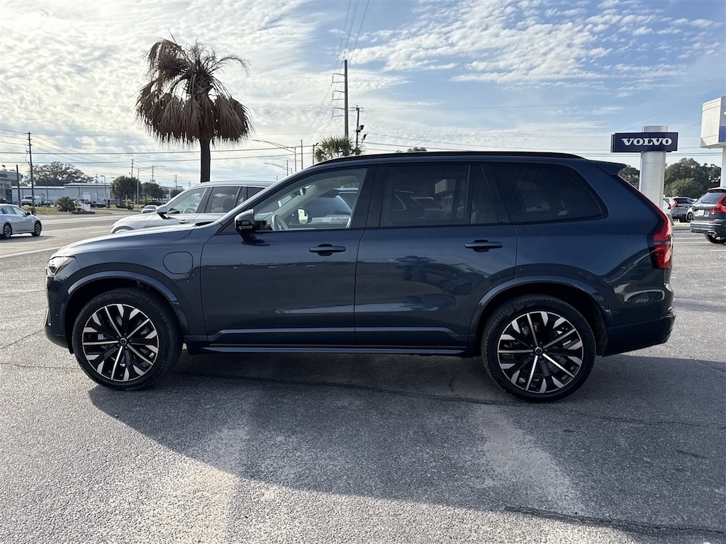 New 2026 Volvo XC90 plug-in hybrid T8 Ultra Dark Theme 7-Seater SUV