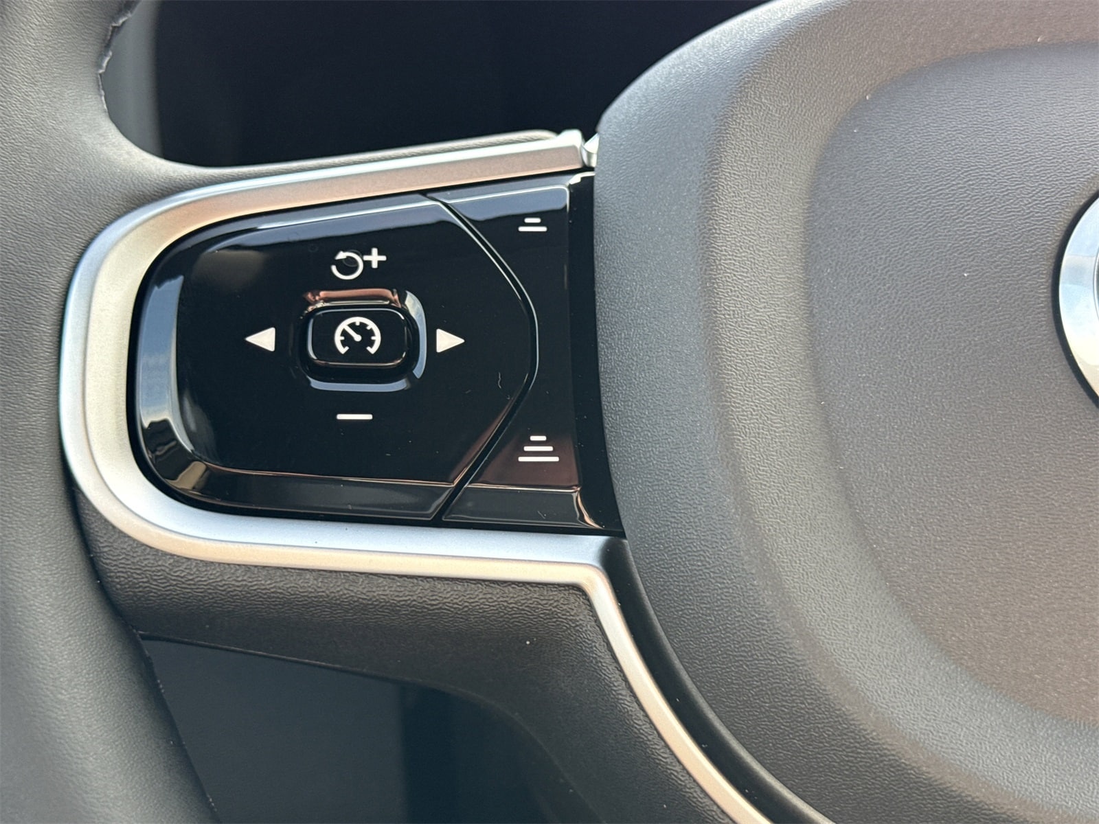 2026 Volvo XC60 Plus - Photo 22