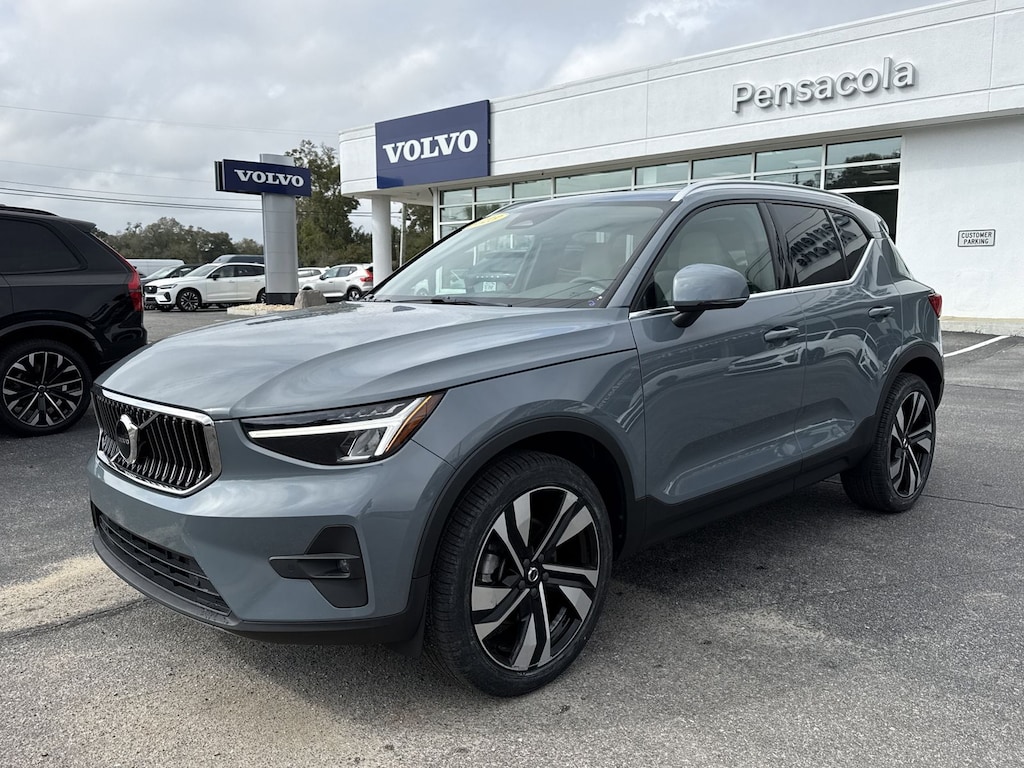 Used 2023 Volvo XC40 B5 AWD Plus Bright SUV
