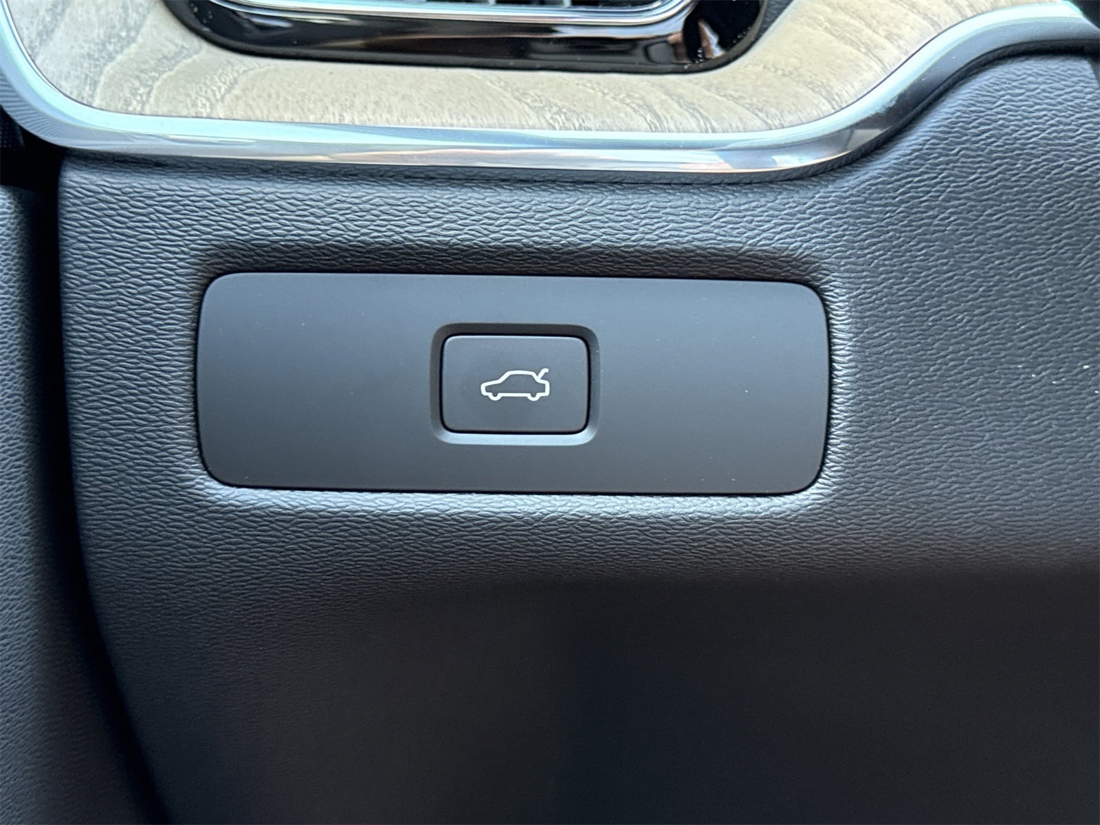 2026 Volvo XC60 Plus - Photo 20