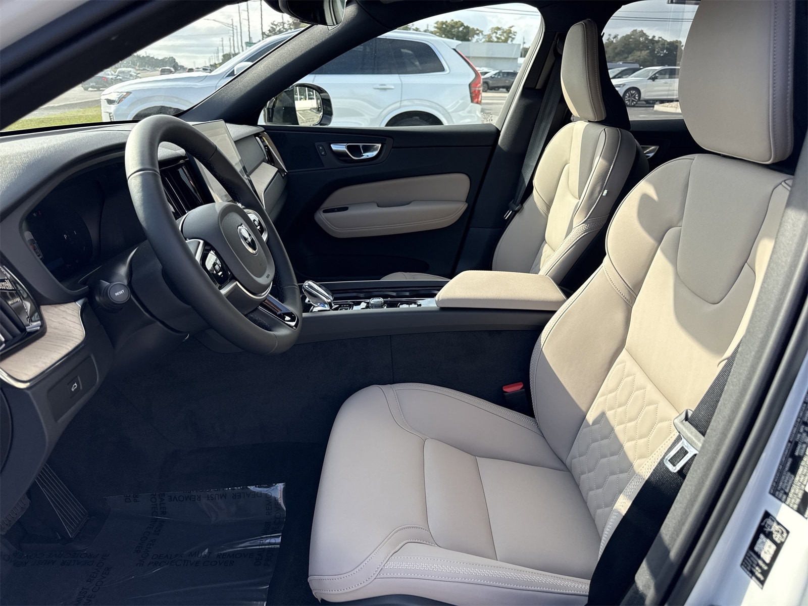 2026 Volvo XC60 Plus - Photo 10