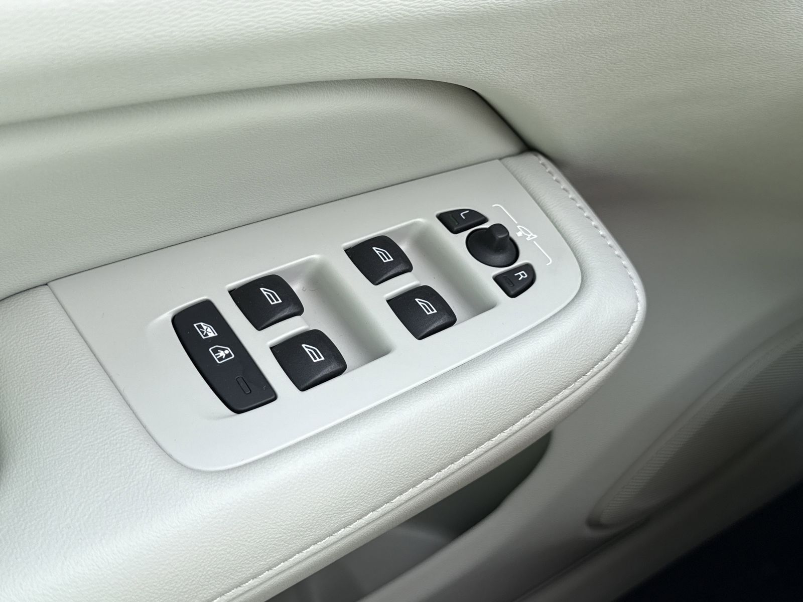 2026 Volvo V60 Cross Country Plus - Photo 19