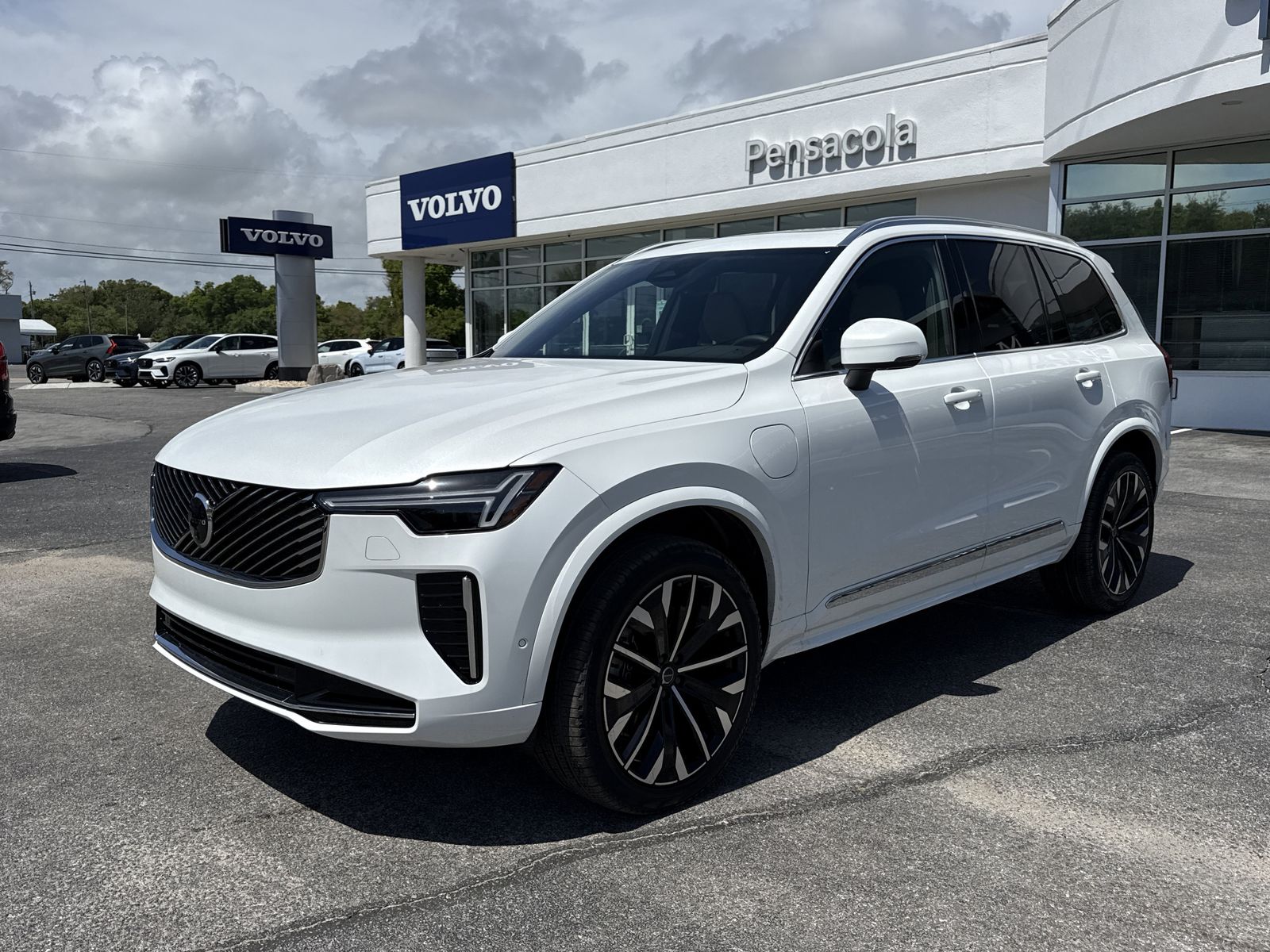 2026 Volvo XC90 T8 Recharge Plus Bright 7-Seat 4WD's photo
