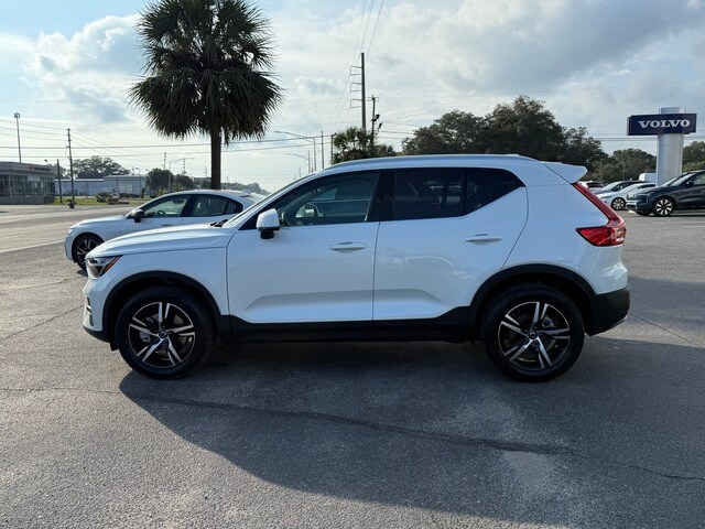 2025 Volvo XC40 Core photo 2