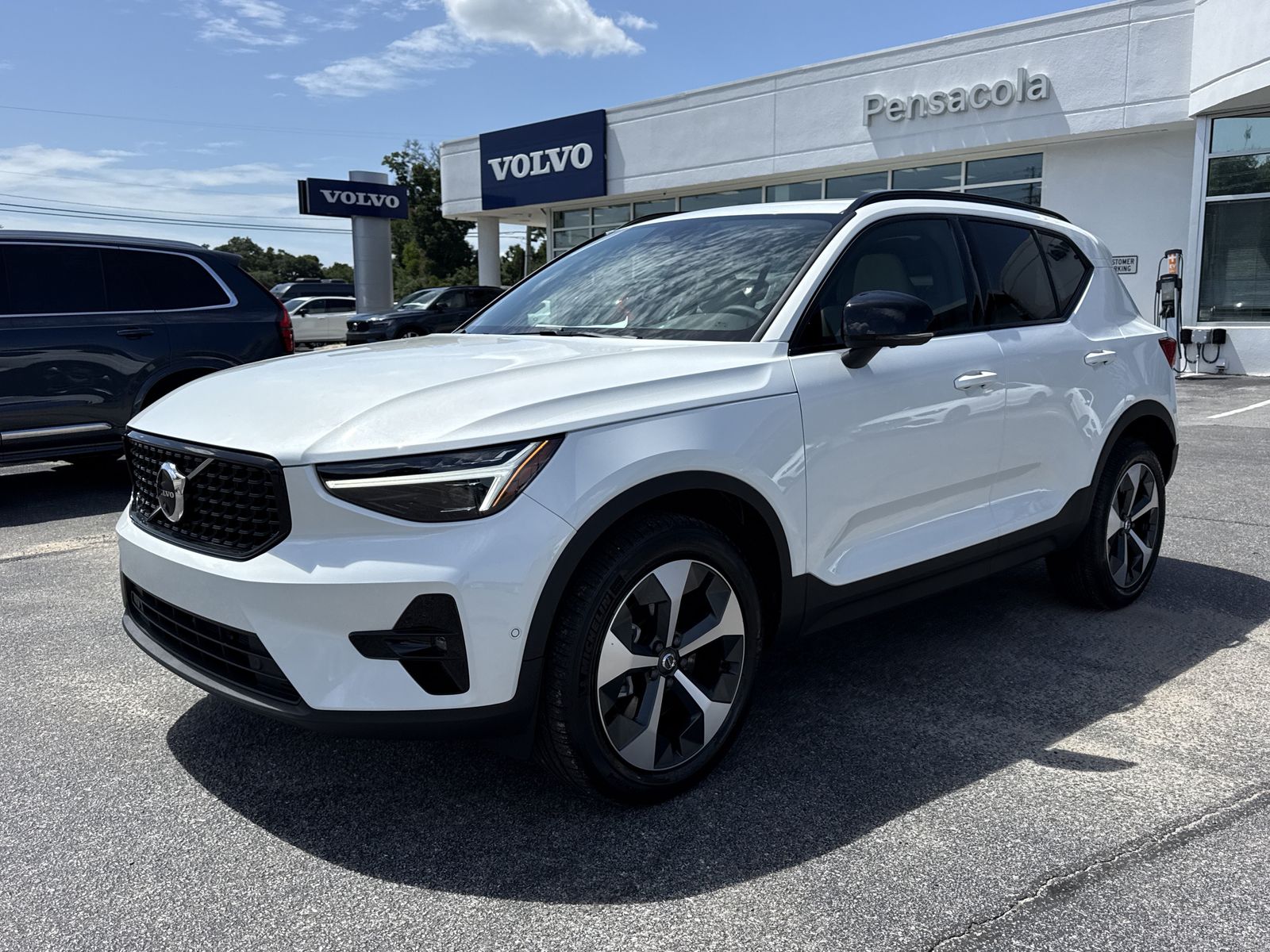 2026 Volvo XC40 SUV 