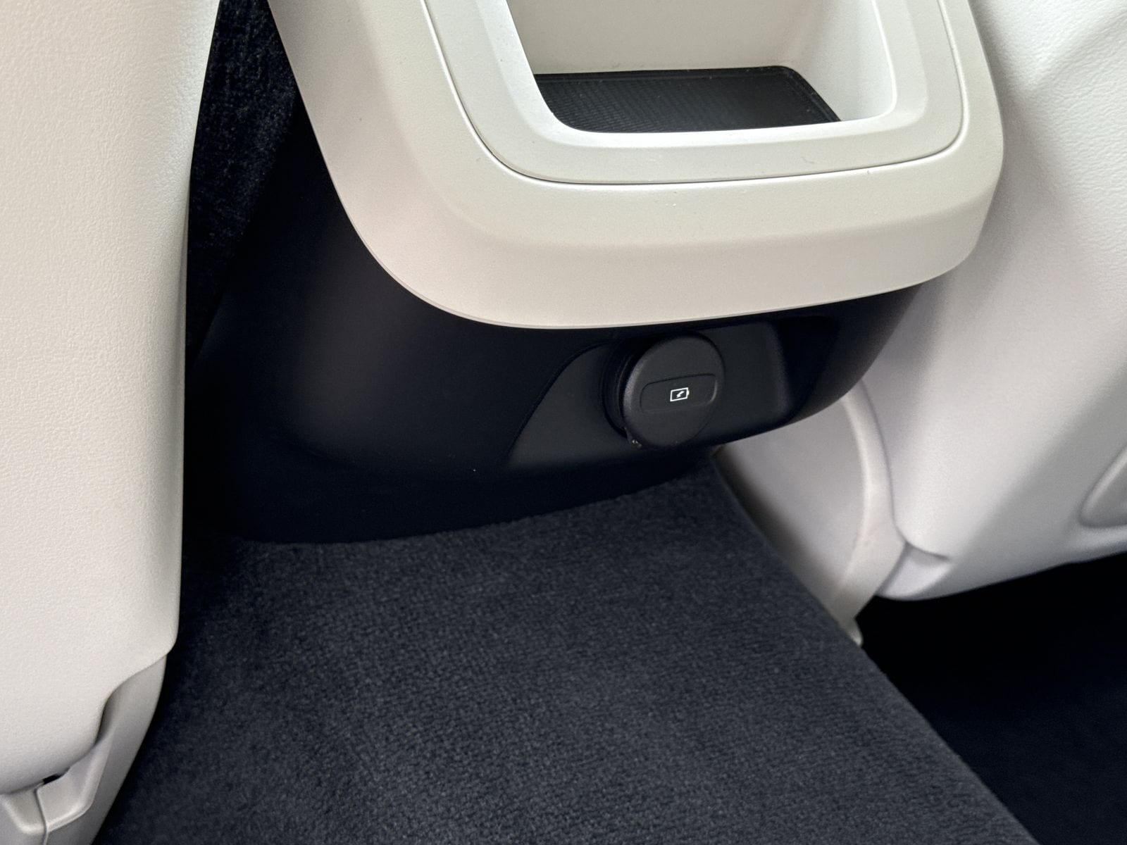 2026 Volvo V60 Cross Country Plus - Photo 15