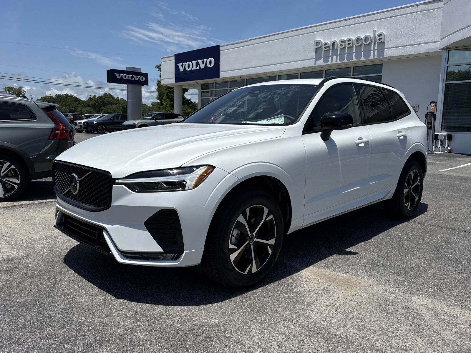 2026 Volvo XC60 B5 Core Dark AWD's photo