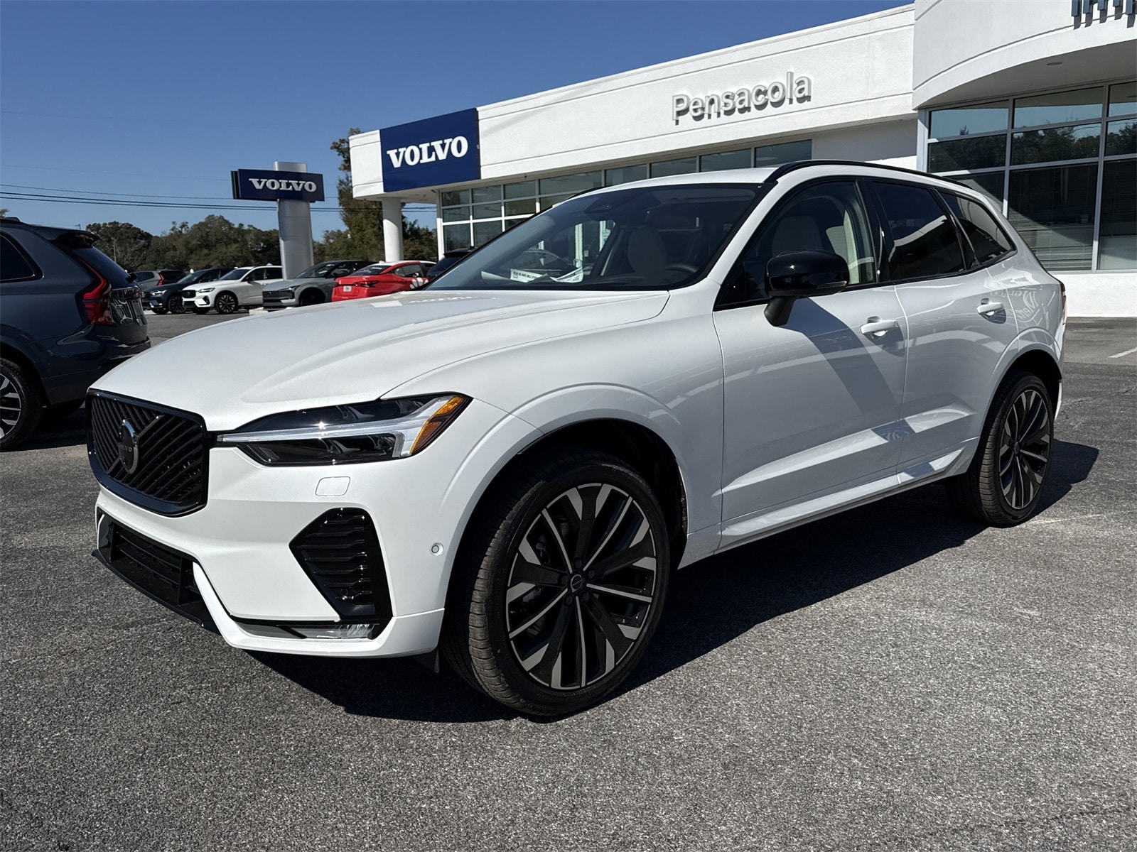 2026 Volvo XC60 B5 Ultra Dark AWD's photo