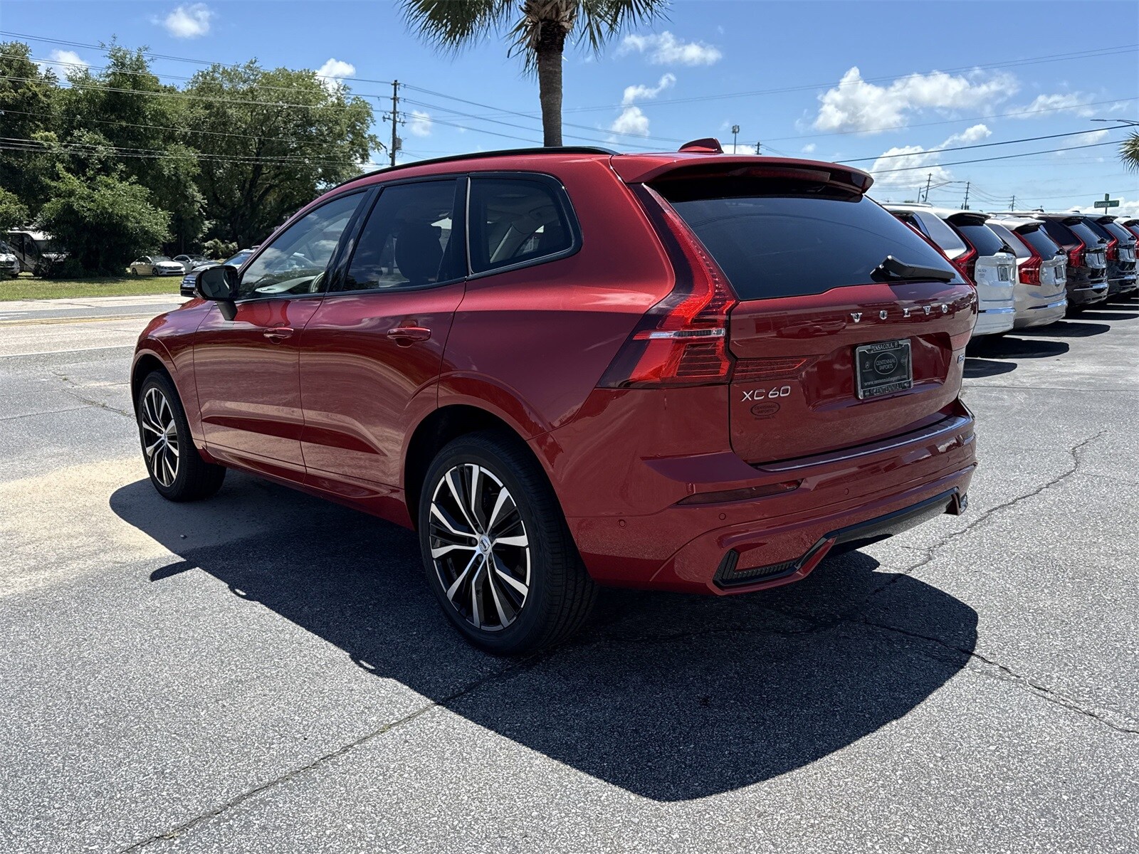 2025 Volvo XC60 B5 Plus photo 3
