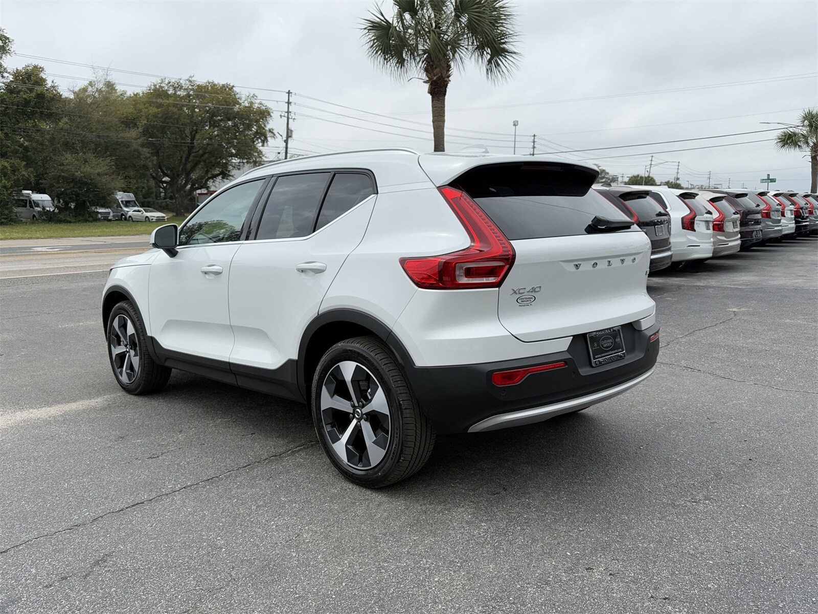 2025 Volvo XC40 Core photo 3