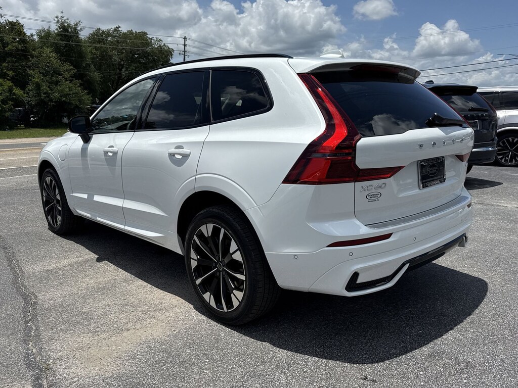 New 2026 Volvo XC60 plug-in hybrid T8 Plus SUV