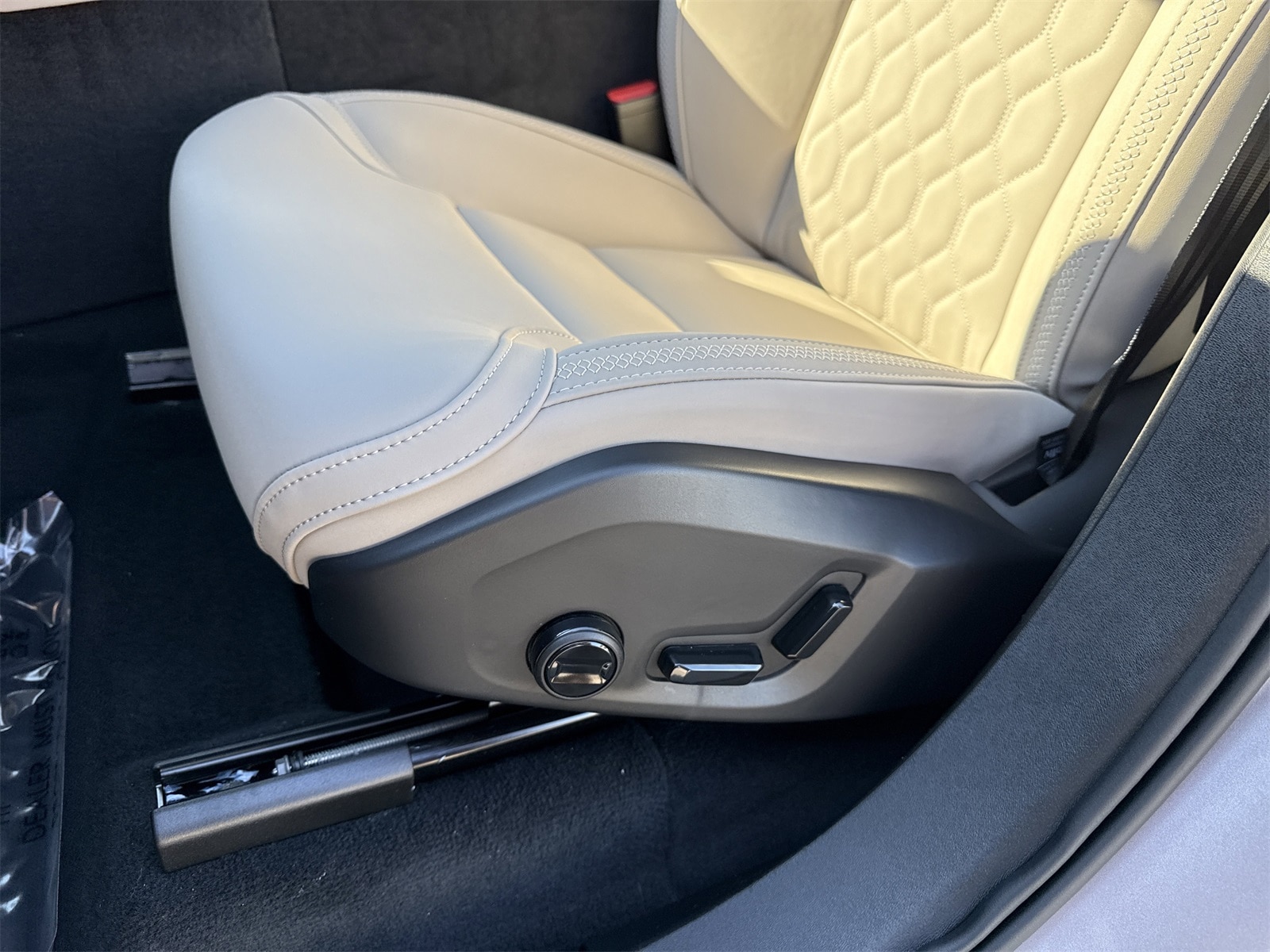 2026 Volvo XC90 Plus - Photo 11