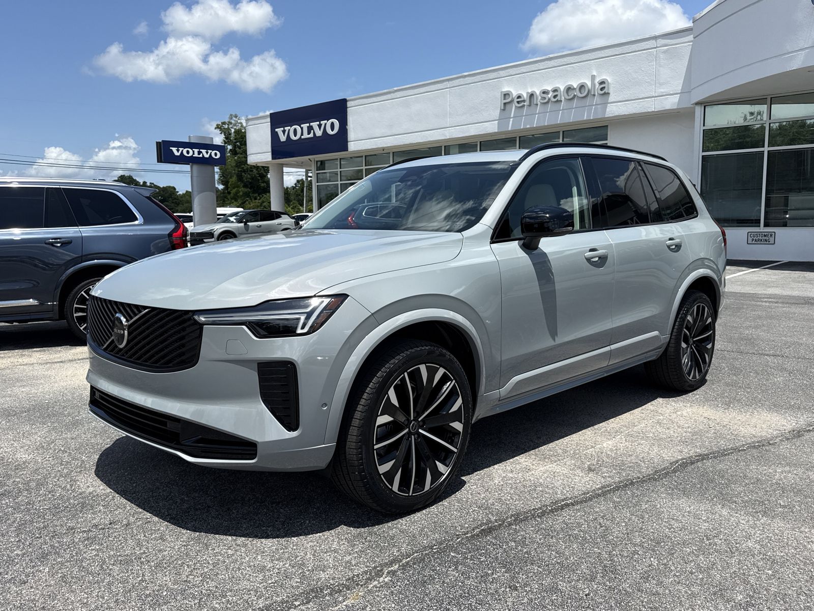 2026 Volvo XC90 B6 Ultra Dark 7-Seater 4WD's photo