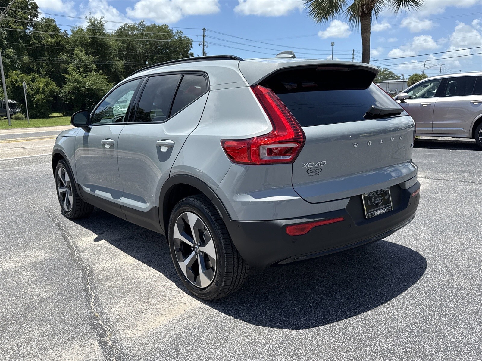 2026 Volvo XC40 Plus photo 3