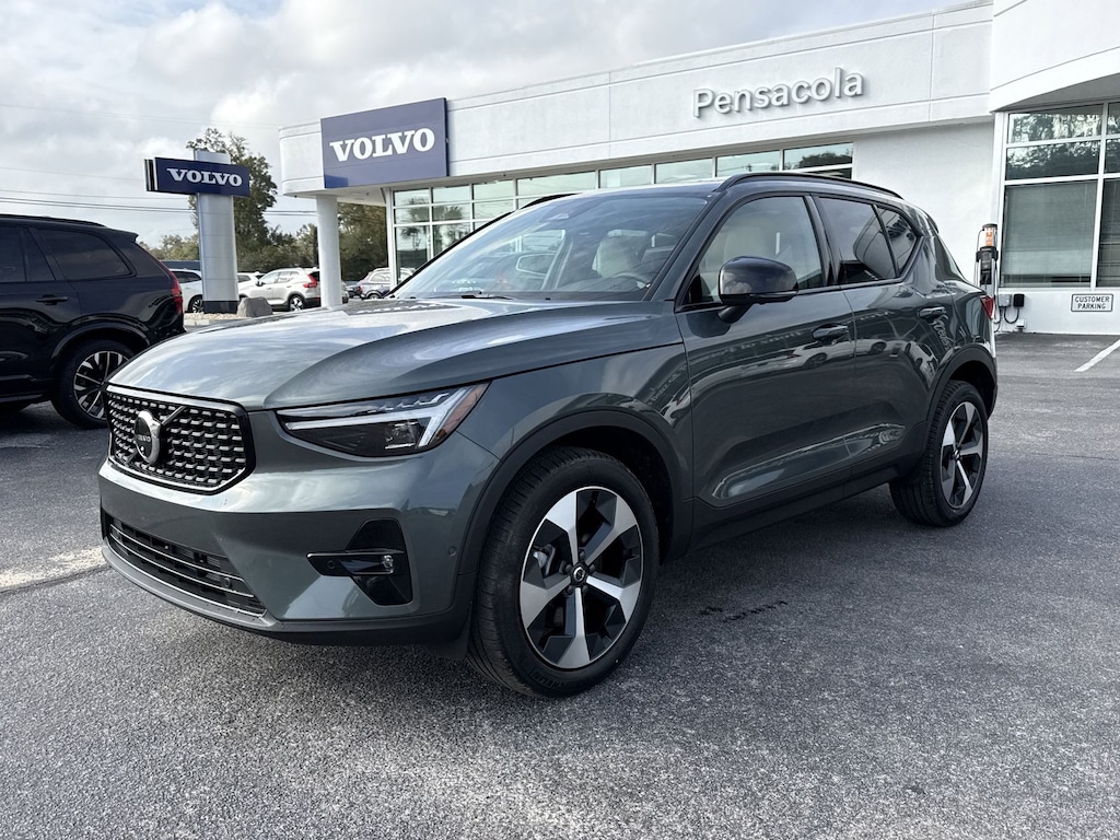 New 2026 Volvo XC40 B5 Plus SUV