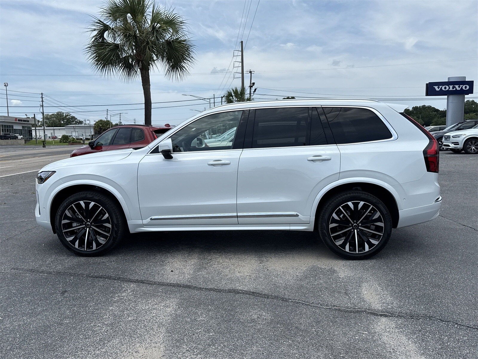 2026 Volvo XC90 Plus photo 2
