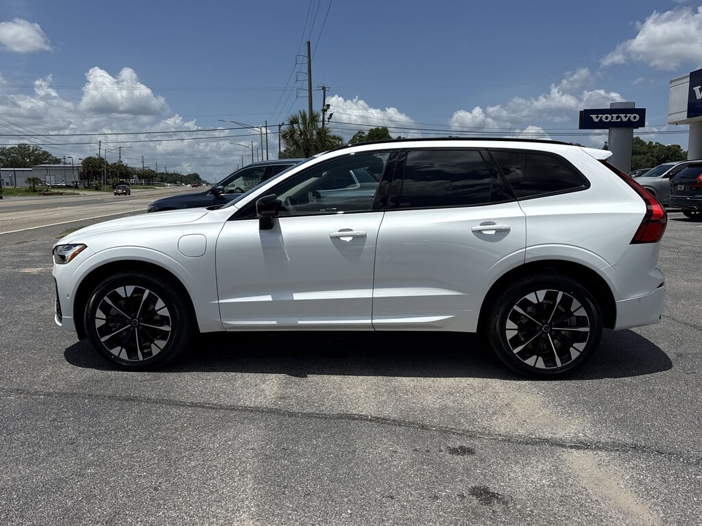 New 2026 Volvo XC60 plug-in hybrid T8 Plus SUV