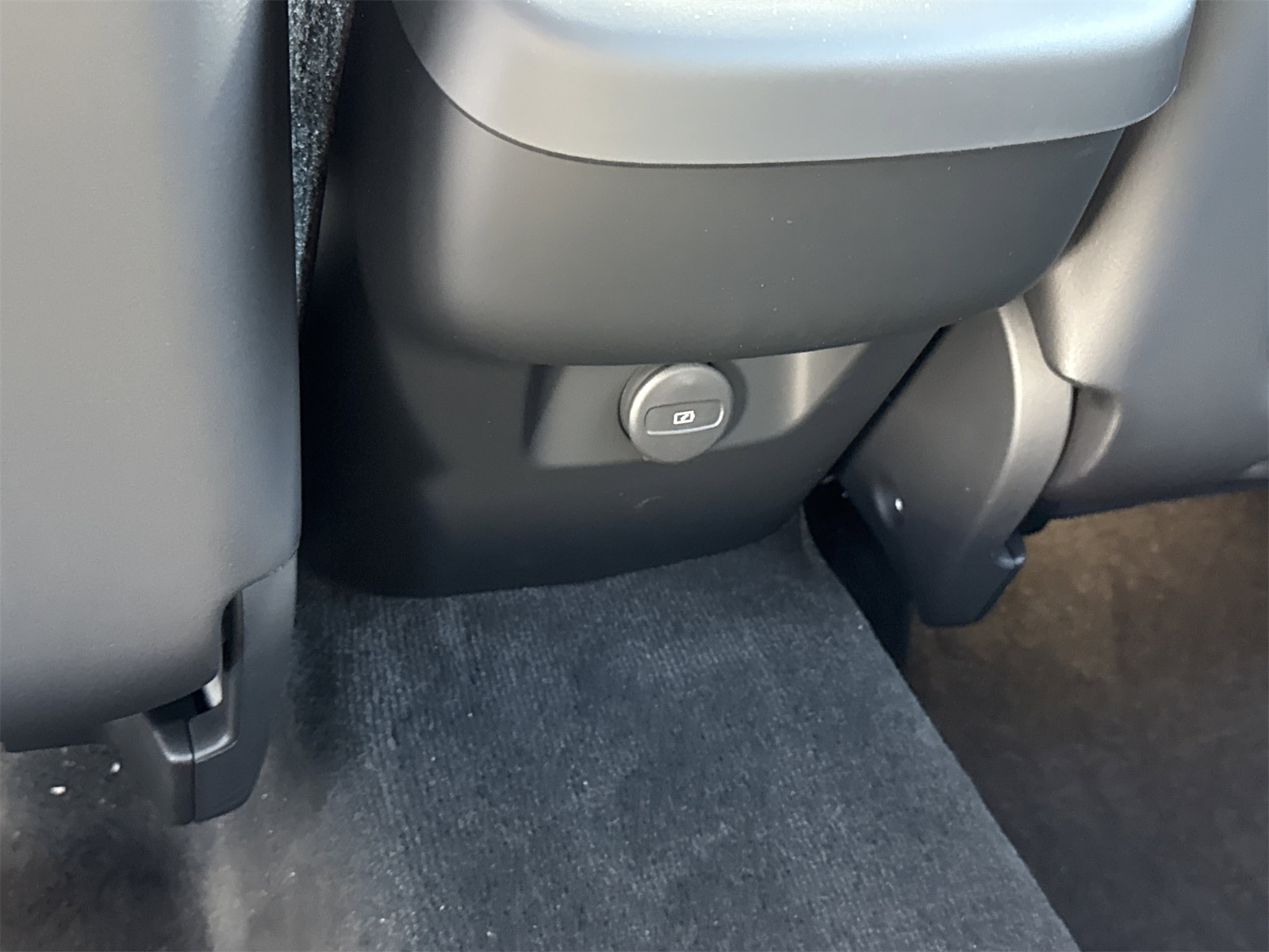 2026 Volvo XC60 Plus - Photo 14