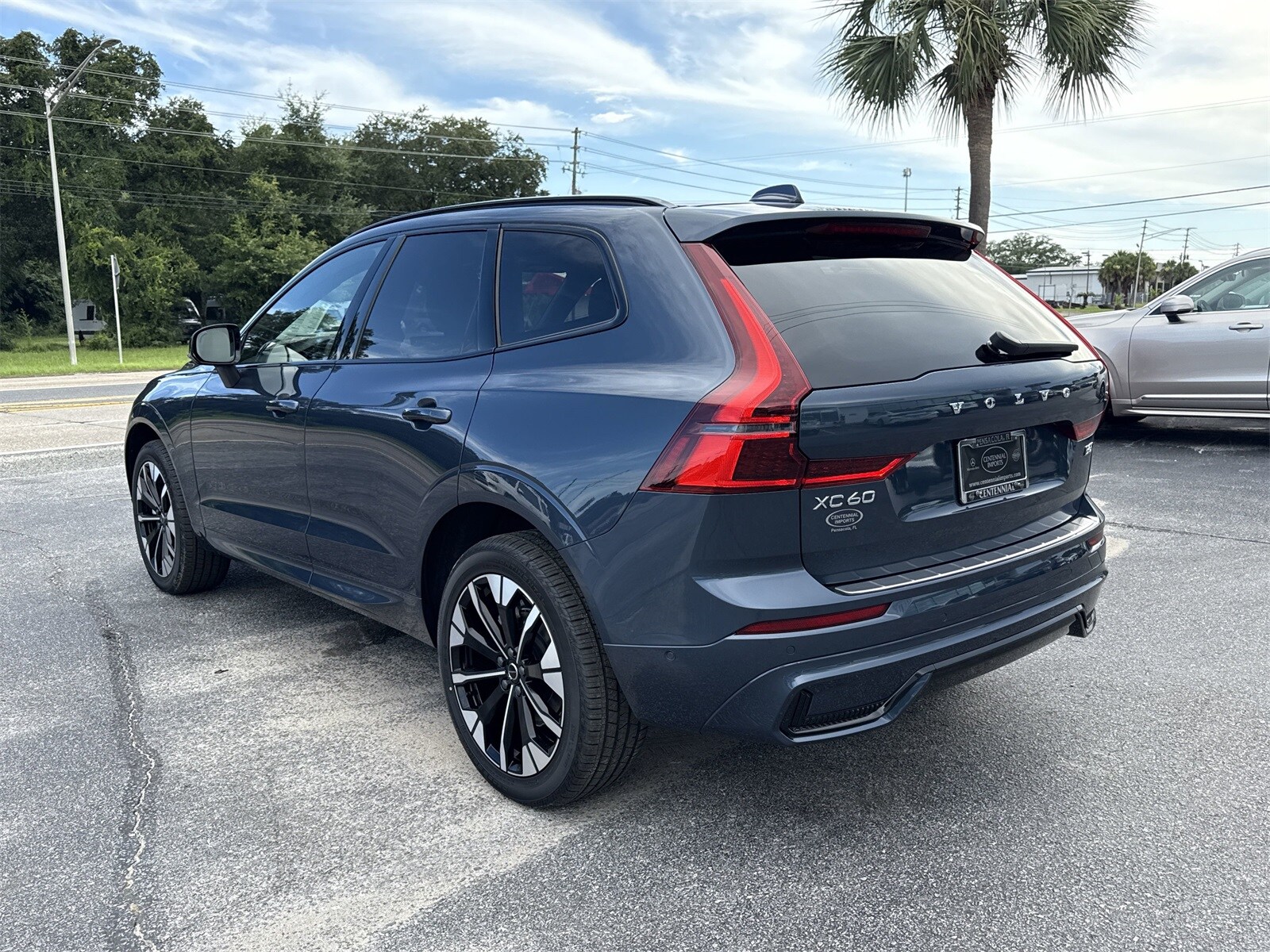 2026 Volvo XC60 B5 Plus photo 3