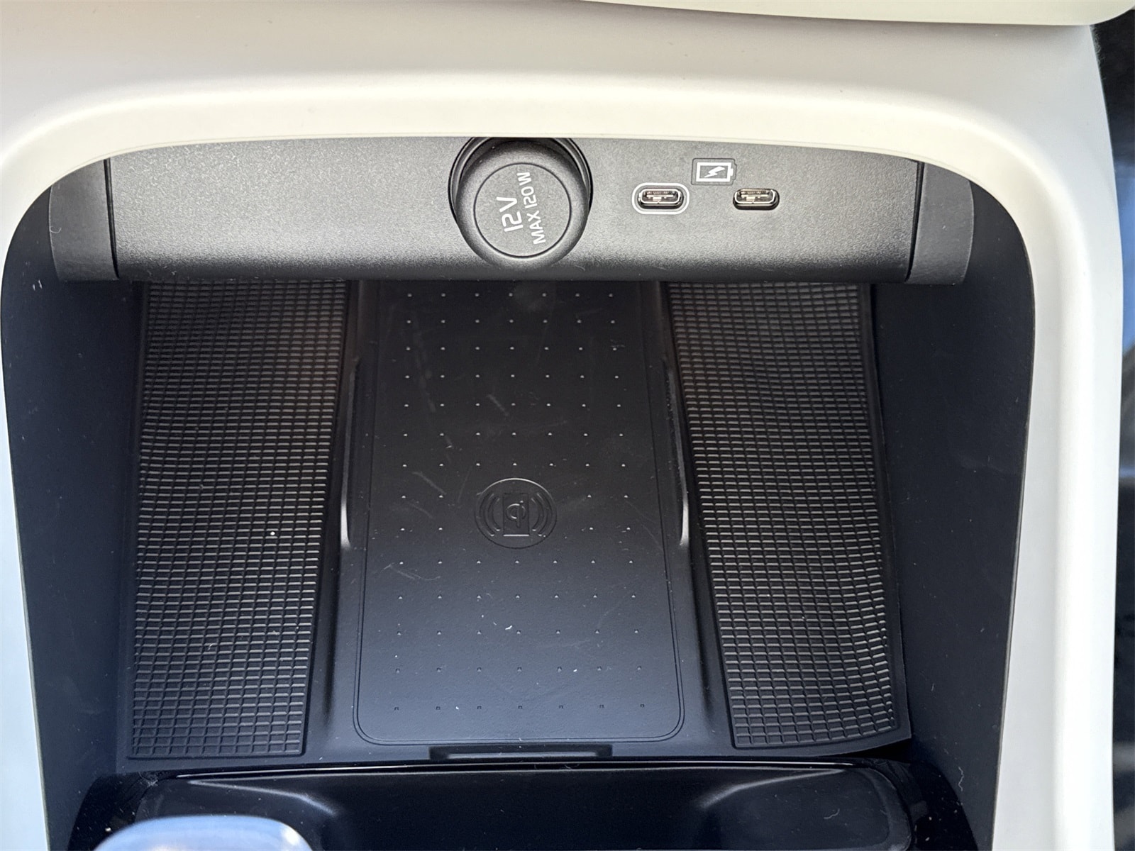 2026 Volvo XC40 Plus - Photo 27