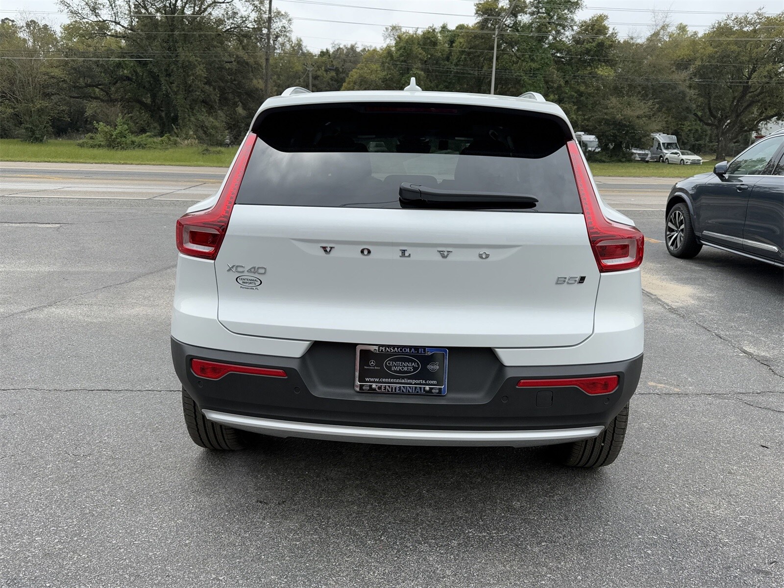 2025 Volvo XC40 Core photo 4