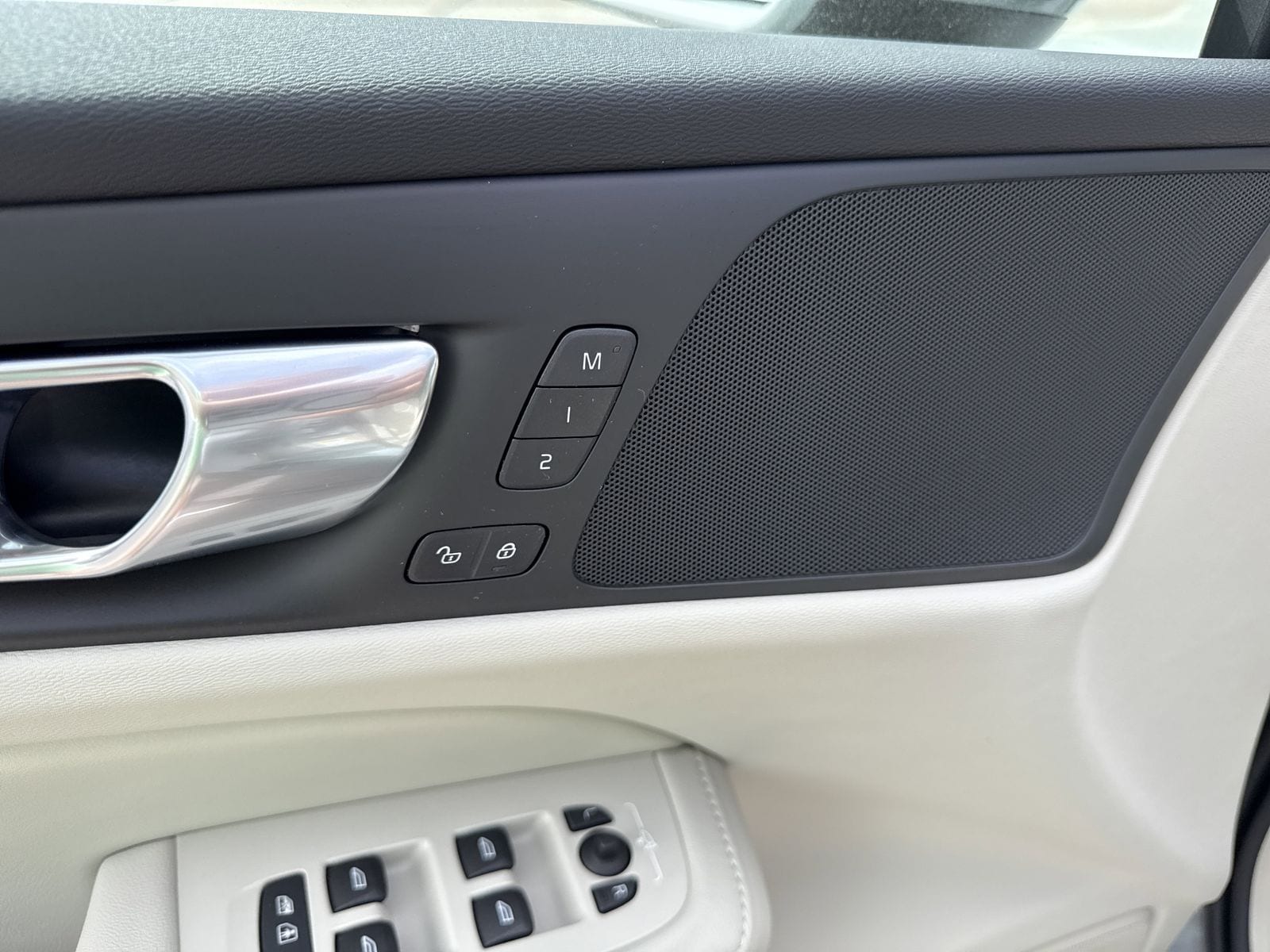 2026 Volvo V60 Cross Country Plus - Photo 11
