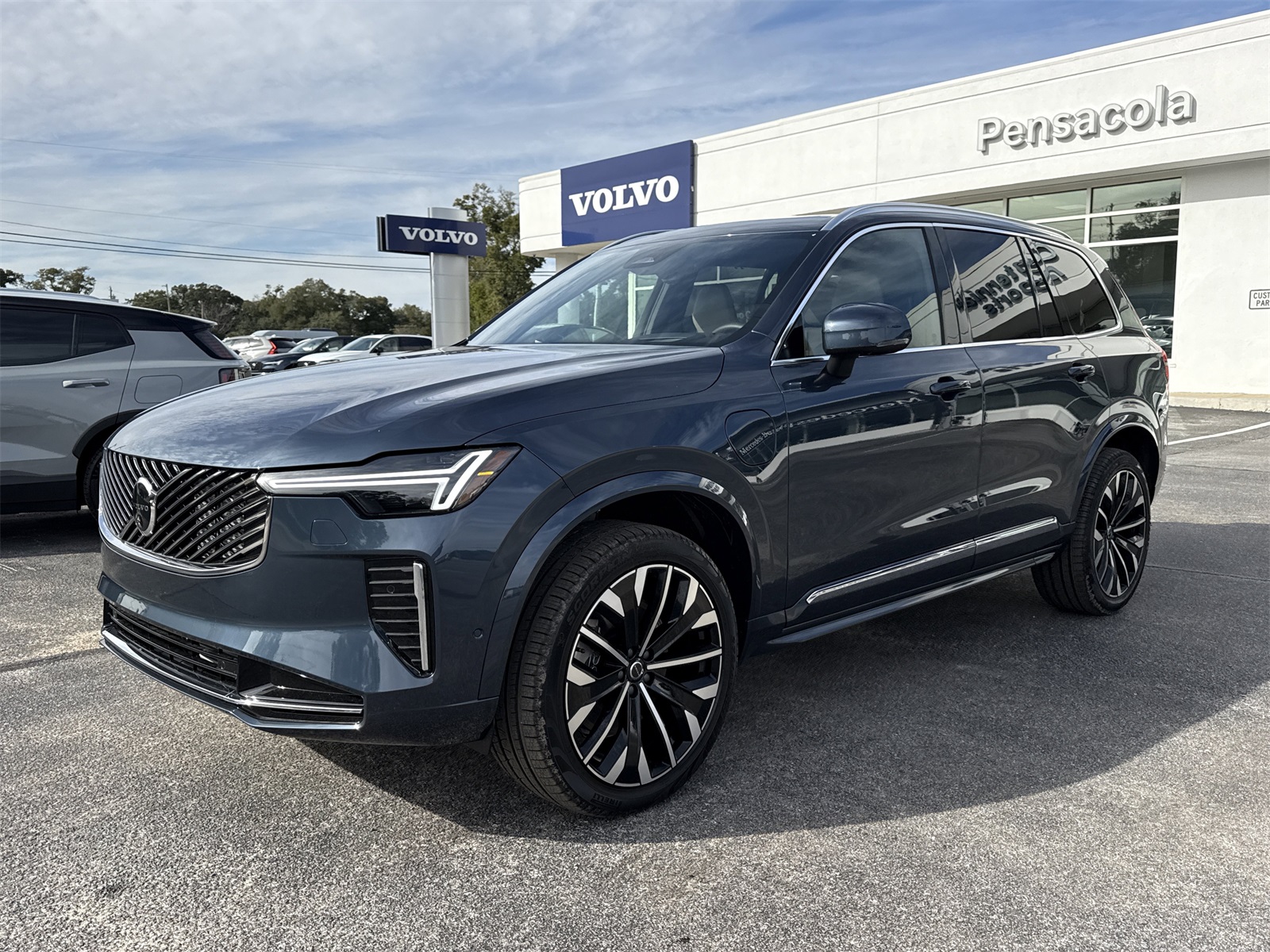 Featured new 2026 Volvo XC90 plug-in hybrid T8 Ultra 7-Seater SUV V492598 New for sale in Pensacola, FL for sale in Pensacola, FL